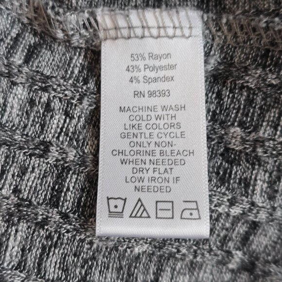 Lisa Rinna Sweater - Picture 2 of 8